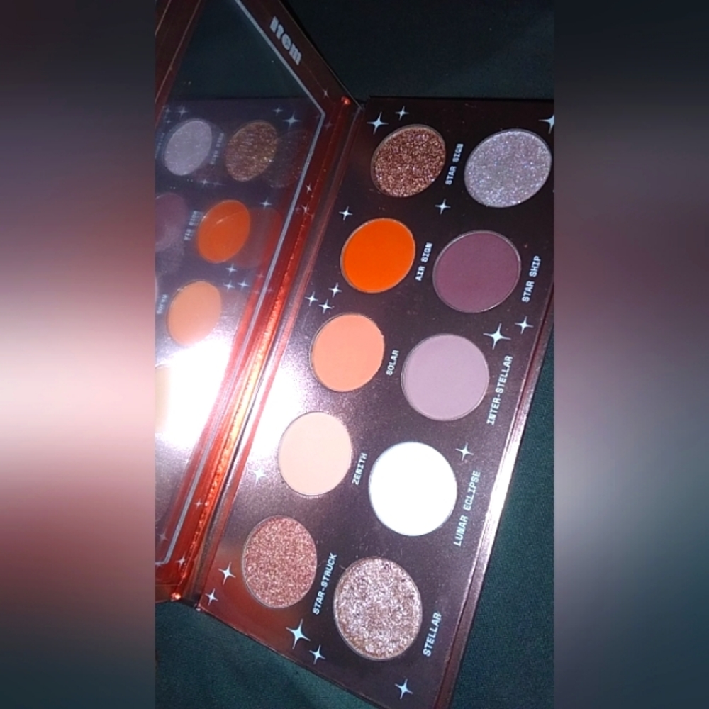 Item Eyeshadow palette